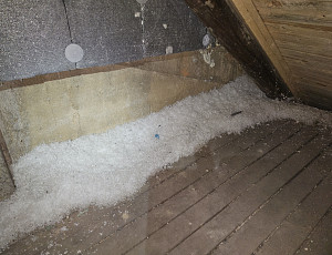 Zateplení dutin stropu a střechy pomocí foukané izolace